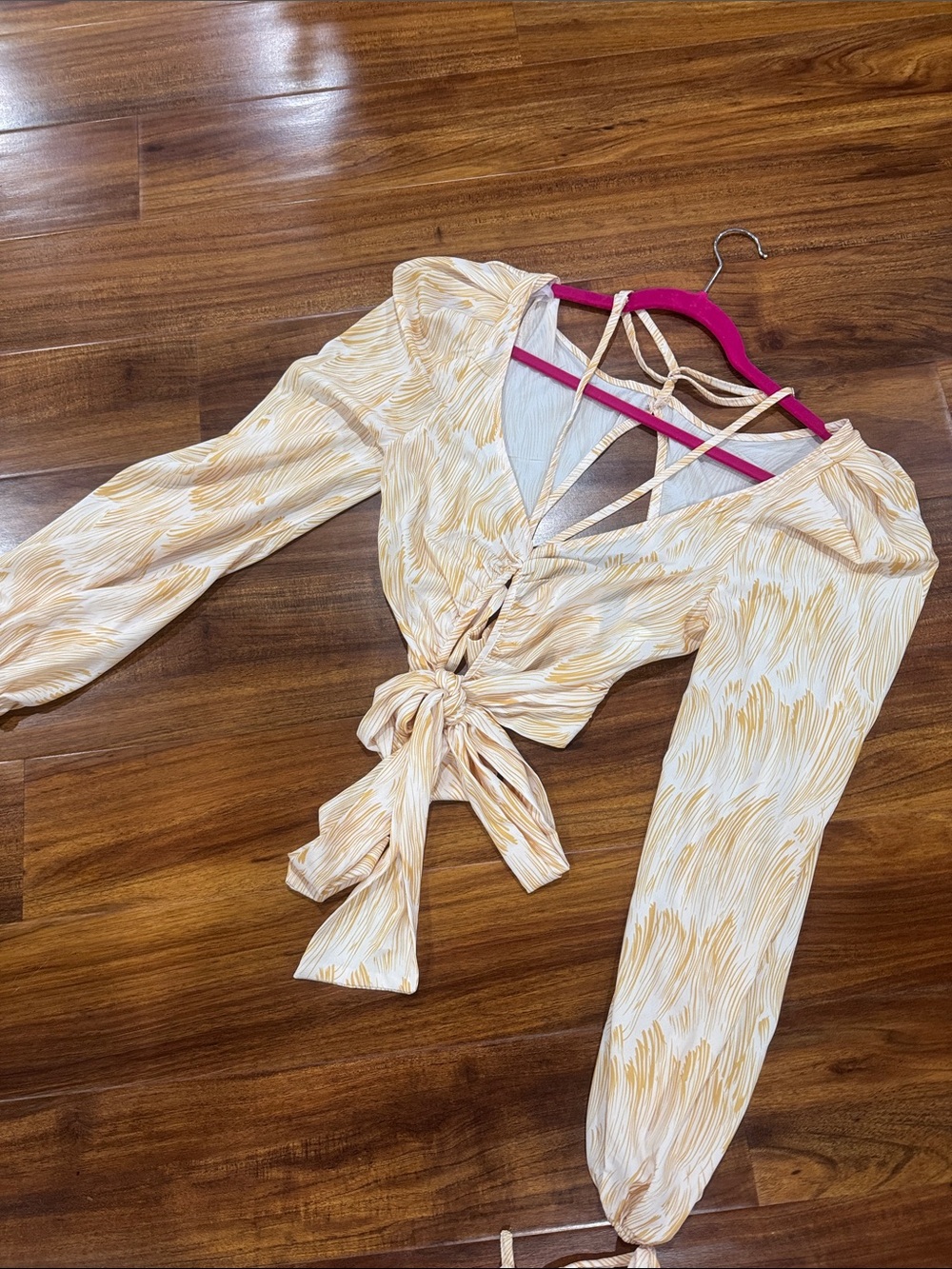 Women's Cream & Mustard Tie-Front Long Sleeve Top